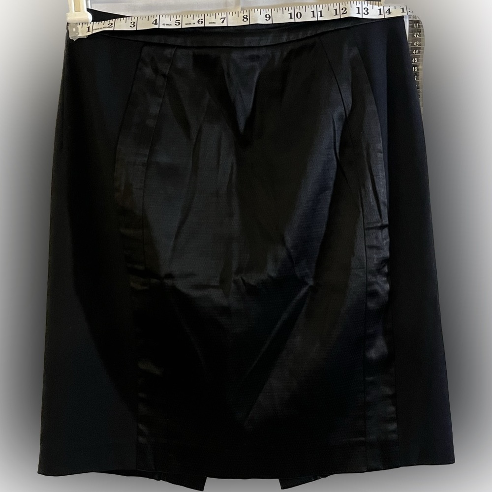 🐝 Bundle 3/$13 Amass Pencil Skirt Size 4